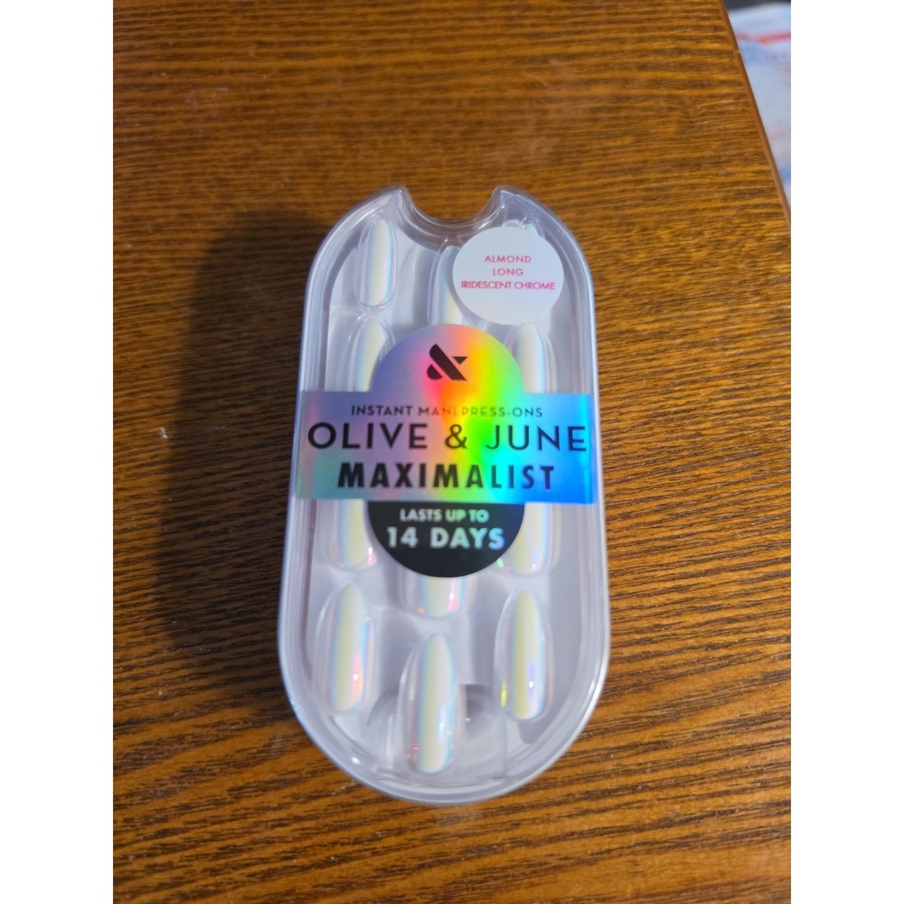 Olive & June Mani Maximalist Instant Press-On Nails 42 Nails Iridescent Chrome
